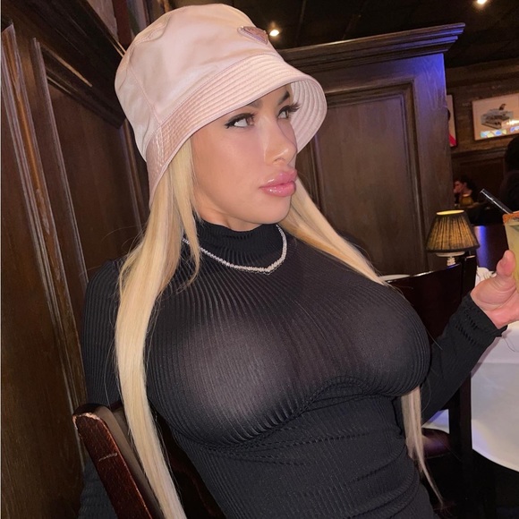 Meet your Posher, Nikki - Picture 1 of 1